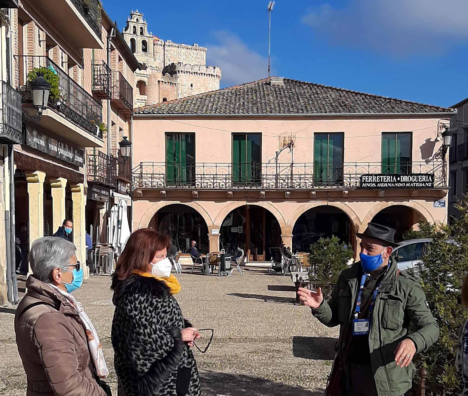 La última visita del ciclo 'Viajero, yo te enseñaré Segovia' ha recorrido Turégano y Aguilafuente. / E.A