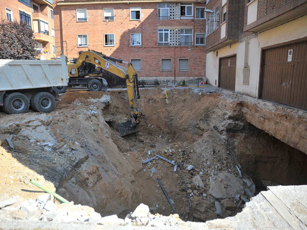 Vista del socavón de la plaza Aurelio Hernández en 2019. / KAMARERO