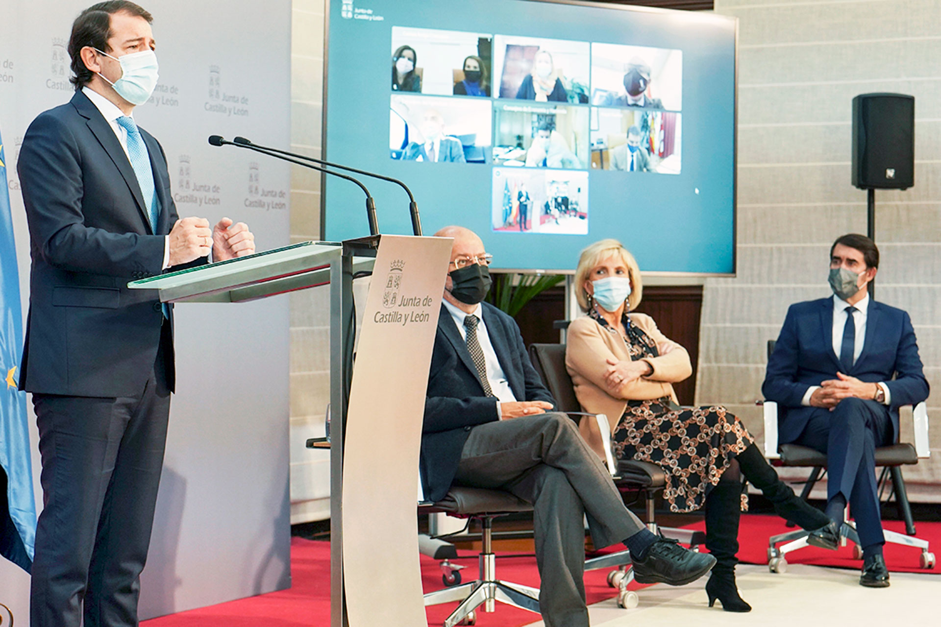 El presidente de la Junta, Alfonso Fernández Mañueco, en rueda de prensa. / Agencias