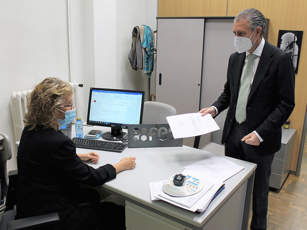 Ortega entrega su candidatura para el registro en la sede de FES. / EL ADELANTADO