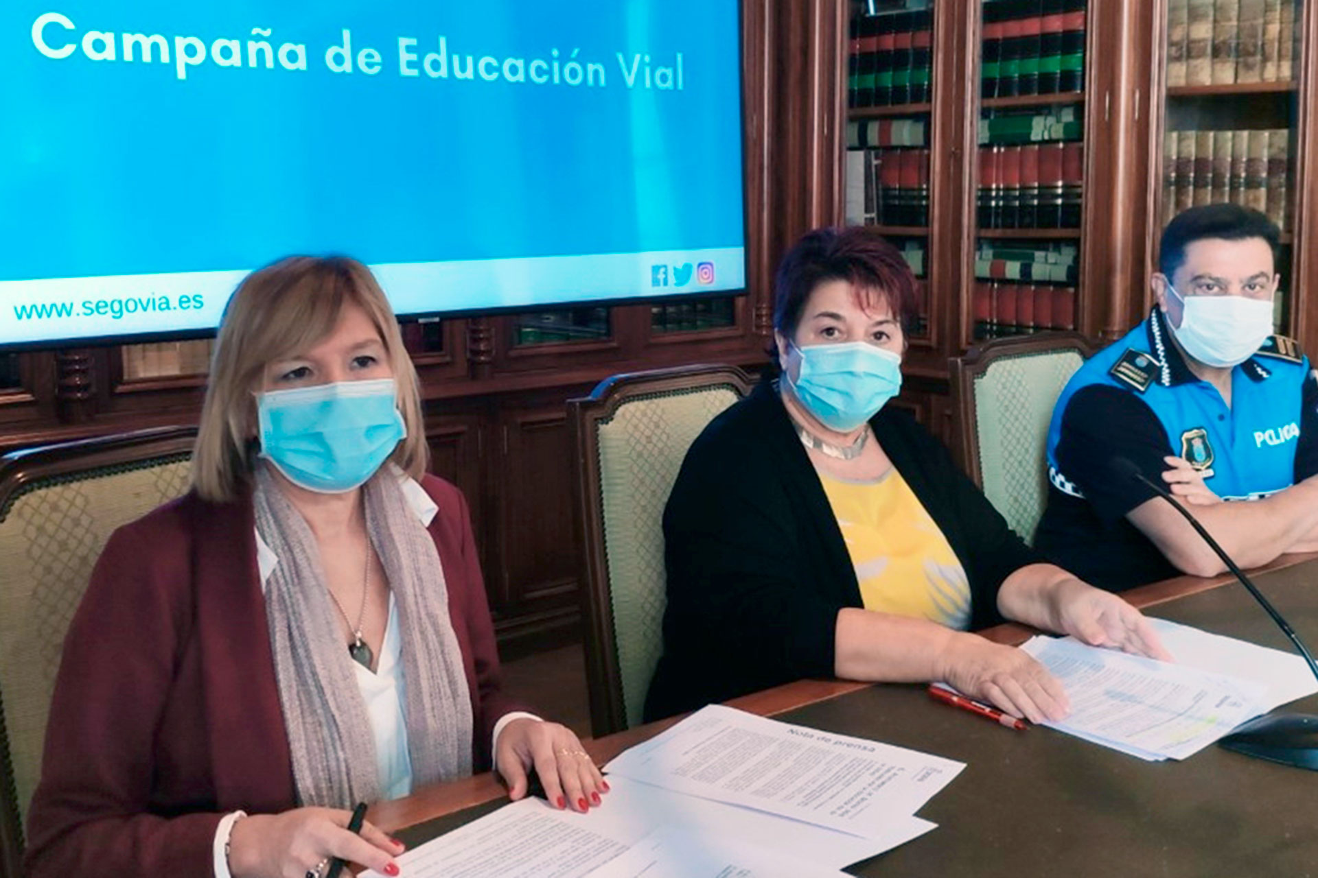 La concejala Raquel de Frutos, la alcaldesa Clara Luquero y el jefe de la Policía Local, Julio Rodríguez. / E. A.