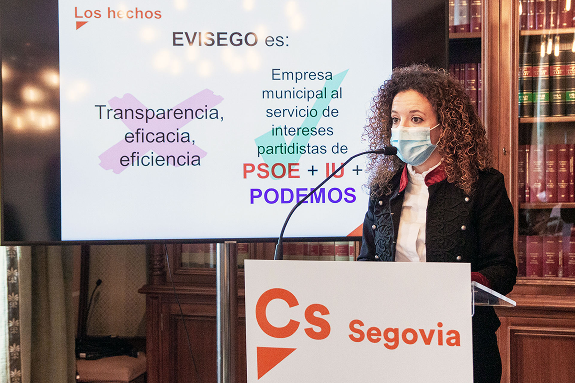 Noemí Otero durante su comparecencia ayer en rueda de prensa en el Ayuntamiento de Segovia. / E. A.