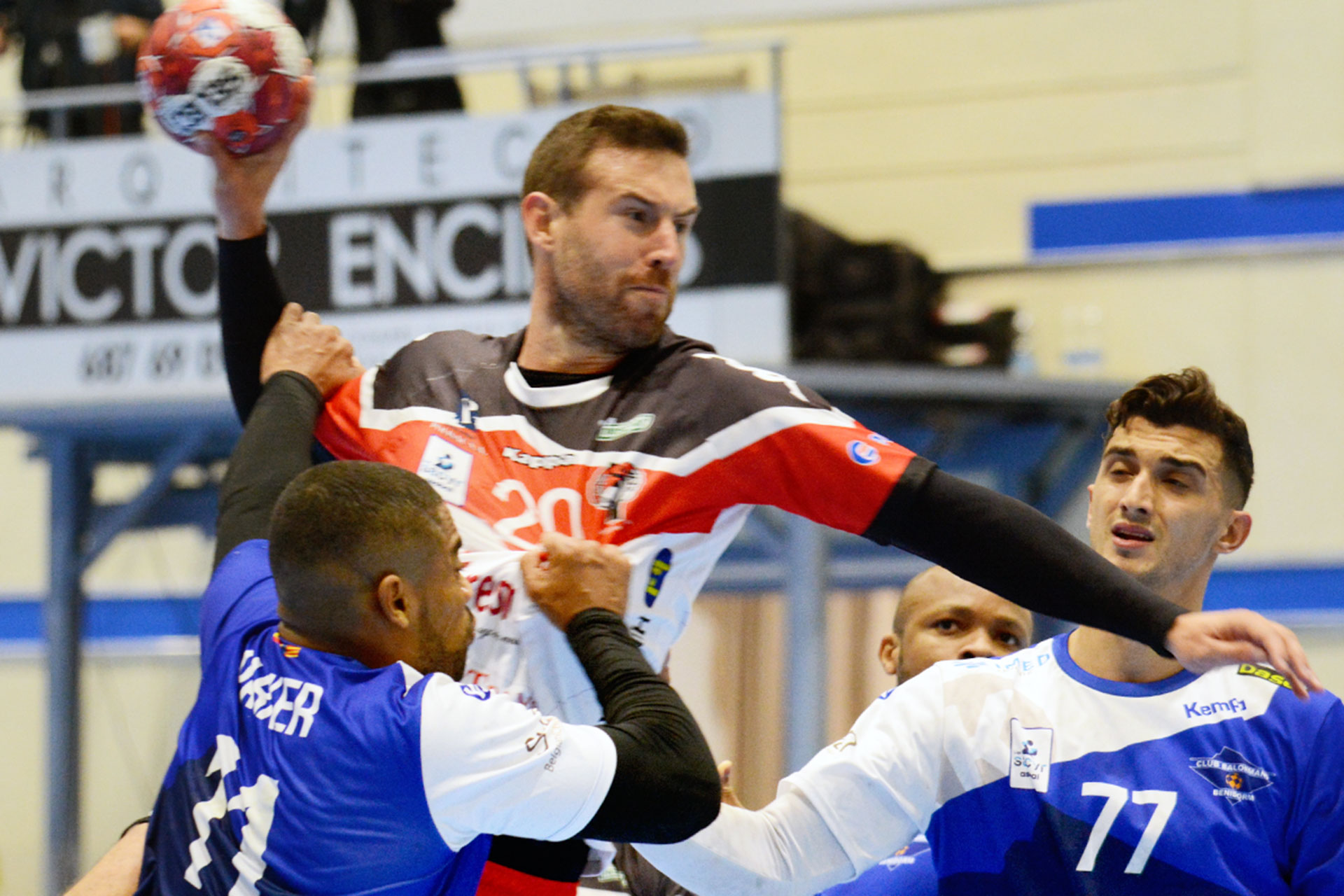 Celebración, exclusión y derrota 2 balonmano nava benidorm1