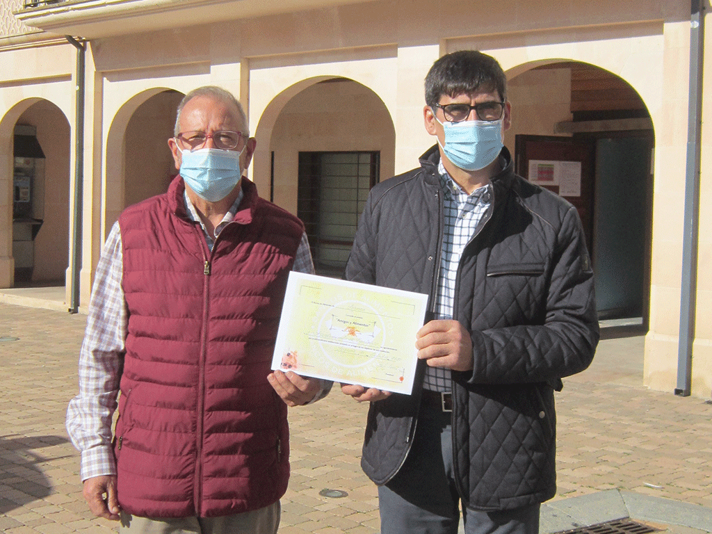 Acto de entrega del premio del Banco de Alimentos al Ayuntamiento de Cantalejo. / EL ADELANTADO