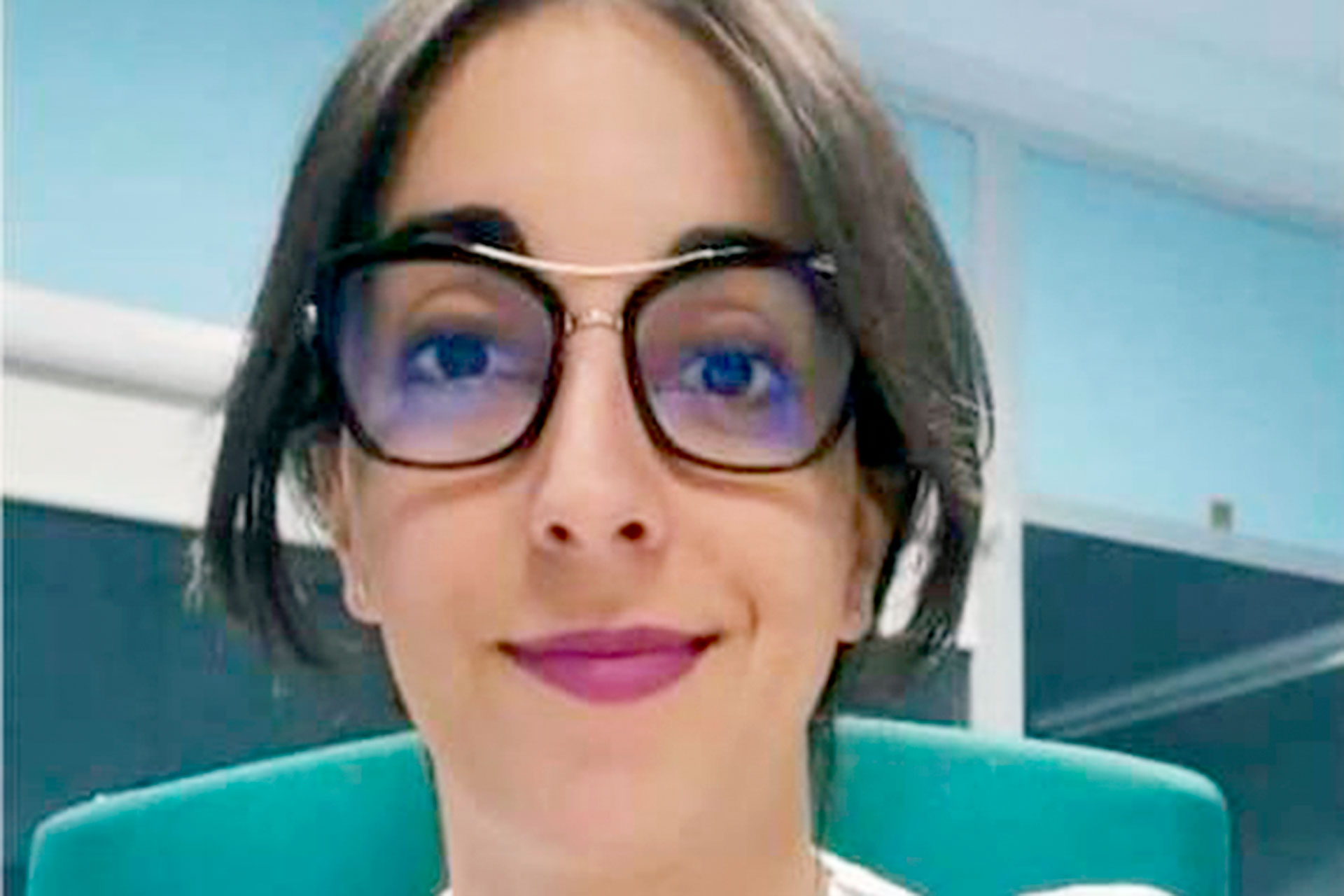 De camarera a enfermera 1 Sara Pérez combina sus dos trabajos con mucha ilusión. / L.M