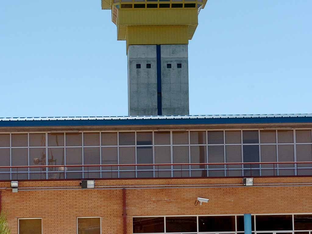 Interior acelera el traslado de presos de ETA: en Castilla y León permanecen 32 1 Vista de la cárcel de Zuera en Zaragoza. EFE / JAVIER CEBOLLADA/