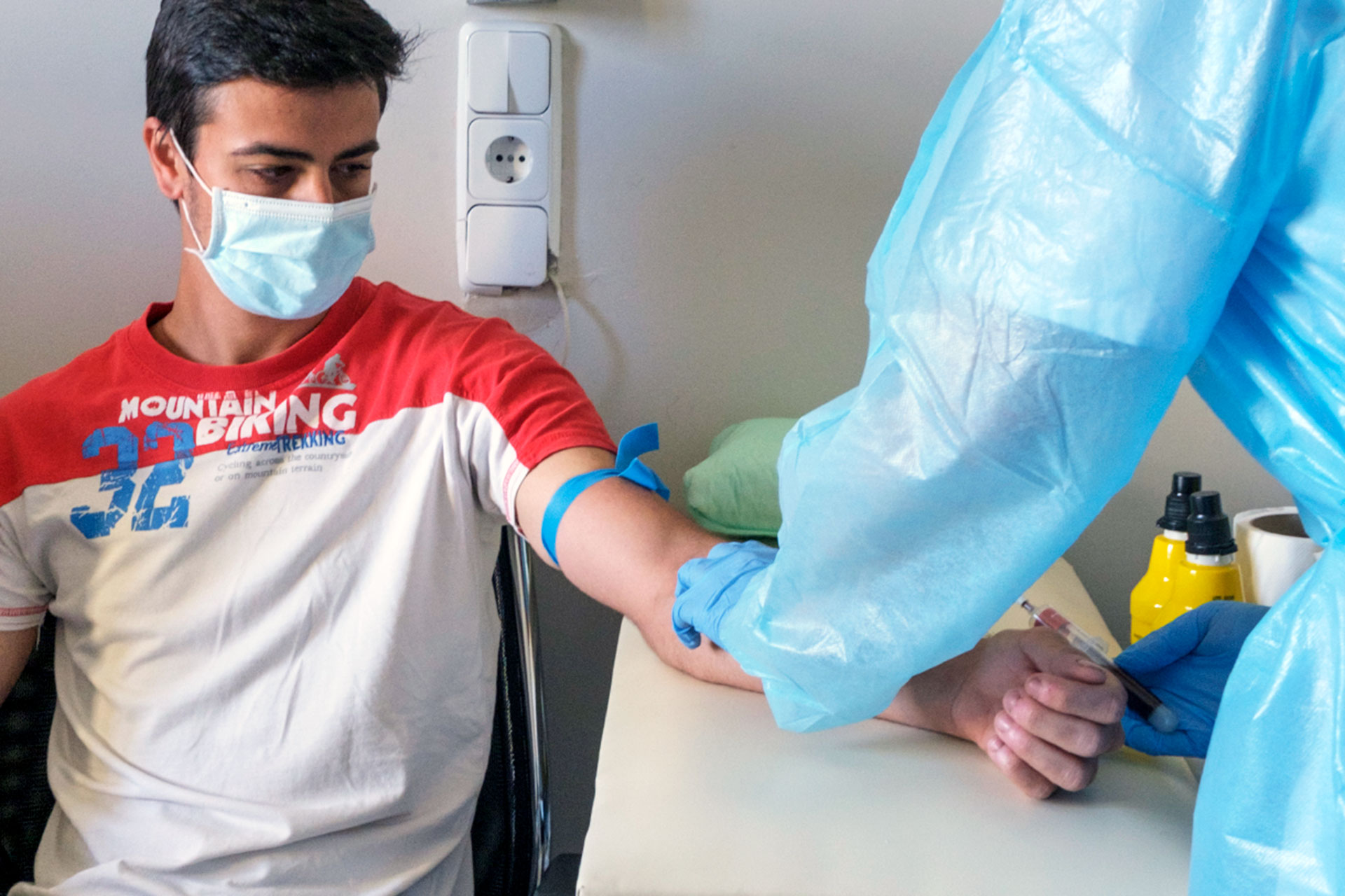 Javi Borrego durante uno de los test serológicos que se realizaron los jugadores de la Segoviana. / KAMARERO