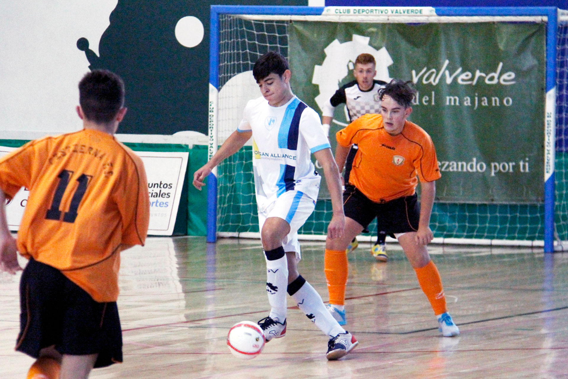 Encuentro que disputaron en la pasada campaña el CD Valverde y el Cistierna. / SUSANA CASTILLEJO