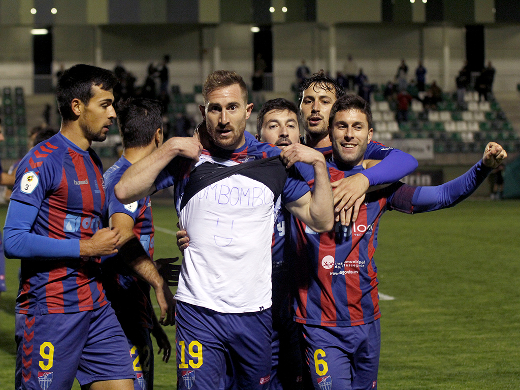 Dani Arribas celebra el único gol del encuentro. / NEREA LLORENTE