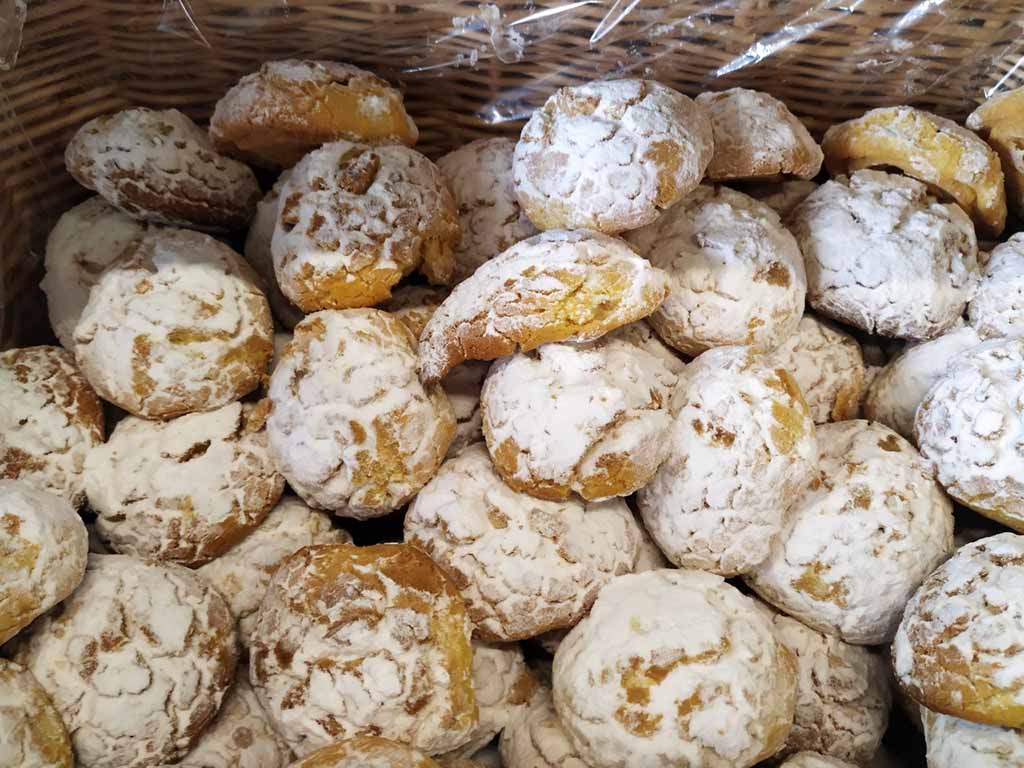 Dulces tradicionales elaborados en la pastelería 'La Peña' de Sepúlveda. / EL ADELANTADO