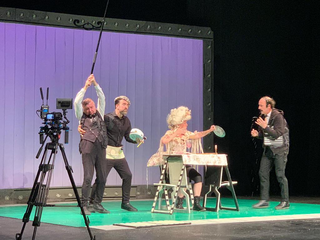 Representación de ‘Gag Movie’ el pasado viernes en el Teatro de El Espinar. / E.A