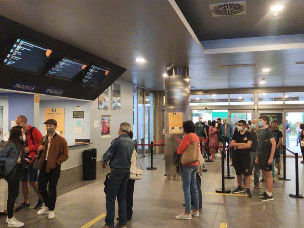 Entrada de los cines Artesiete de Nueva Segovia. / EL ADELANTADO