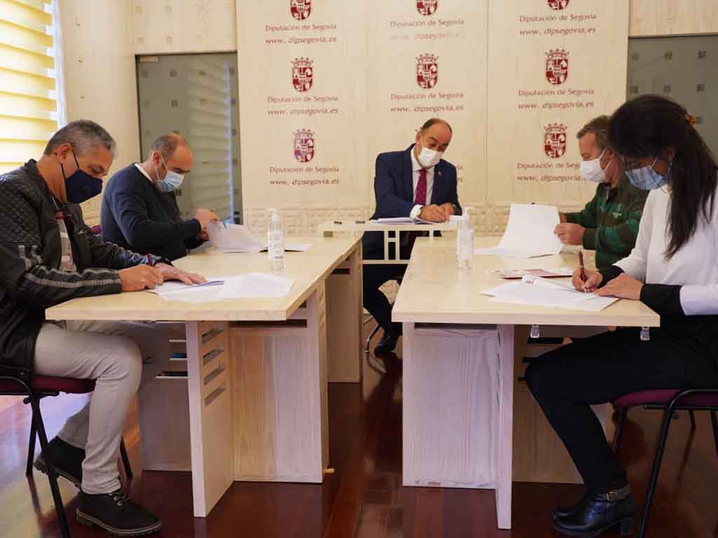 Firma de los convenios de  los proyectos de intervención arqueológica y geológica. / EL ADELANTADO