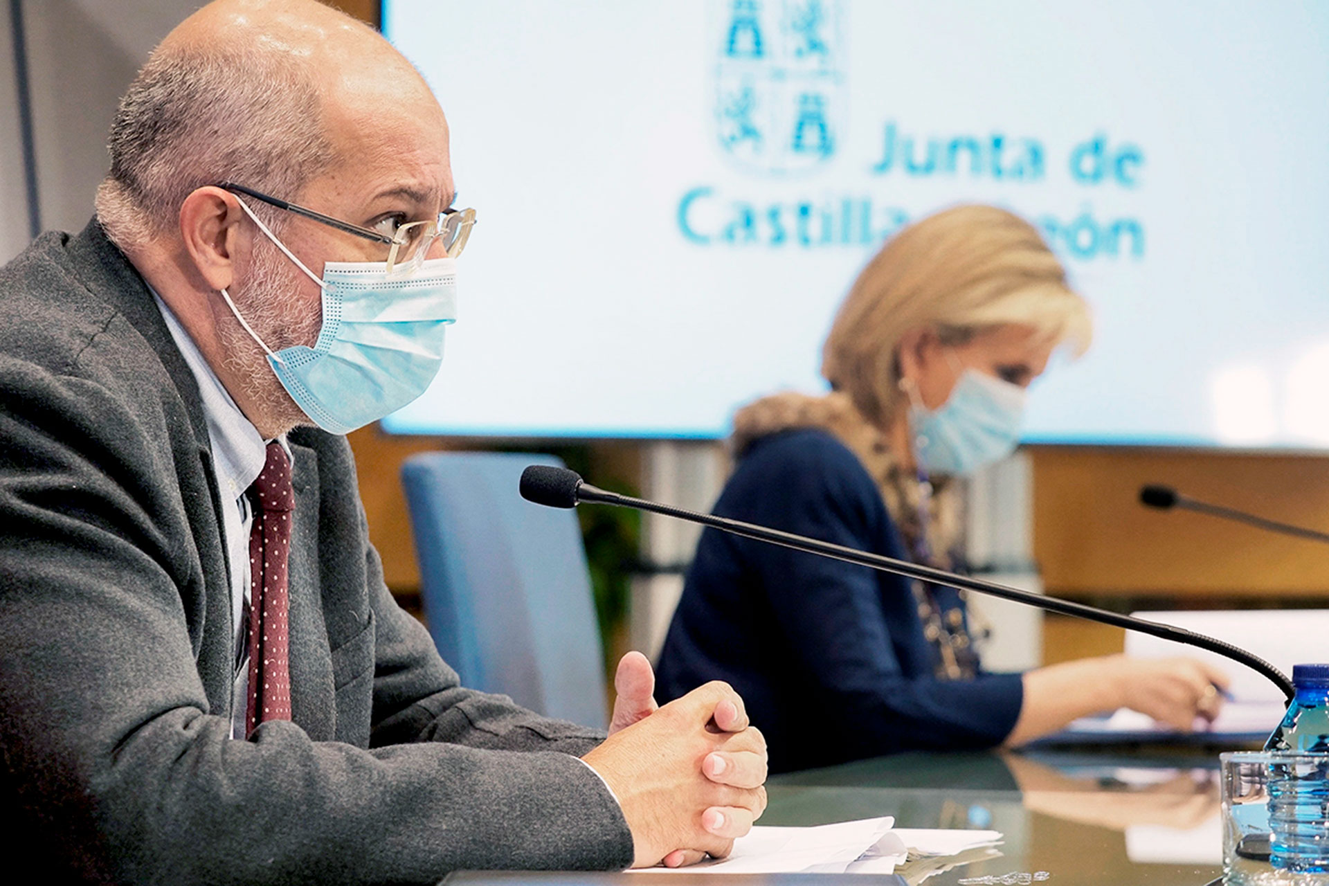 El vicepresidente de la Junta, Francisco Igea, y la consejera de Sanidad, Verónica Casado, durante una intervención. / EFE