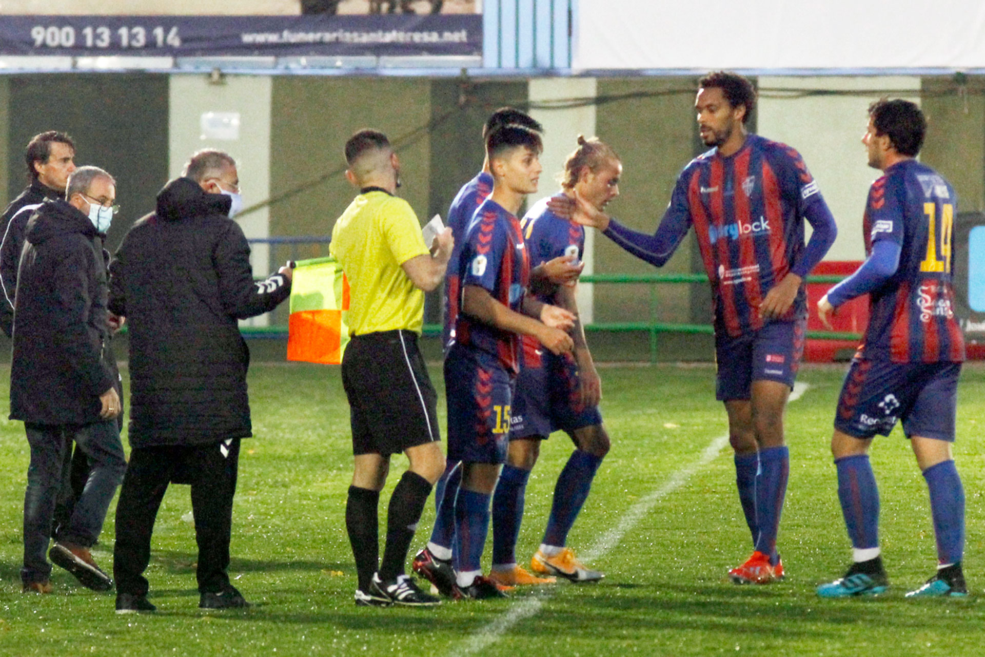 Un triple cambio en un encuentro anterior de la Gimnástica Segoviana. / NEREA LLORENTE