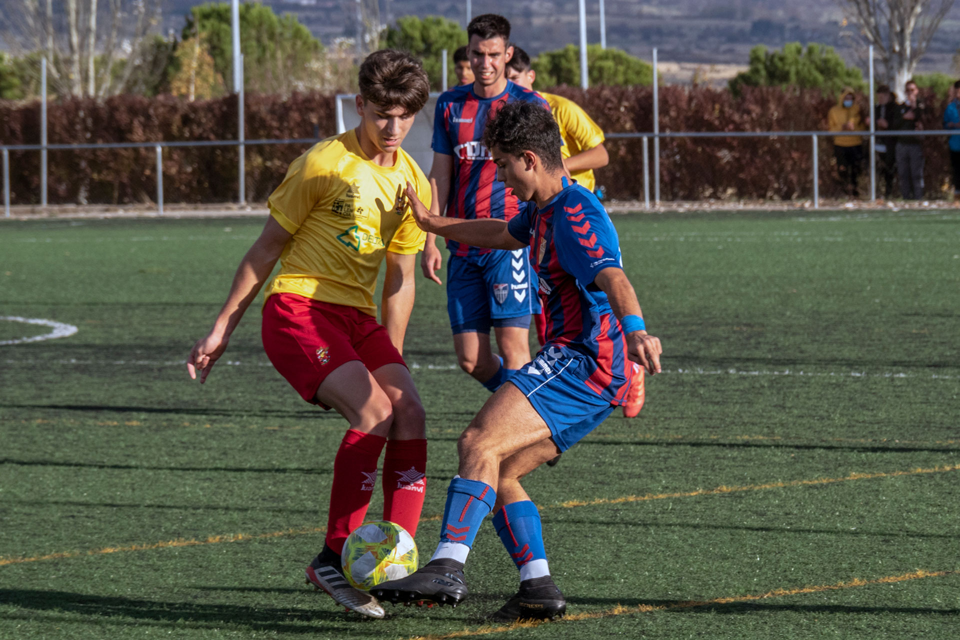Imagen del encuentro disputado por Segoviana y La Amistad. / KAMARERO