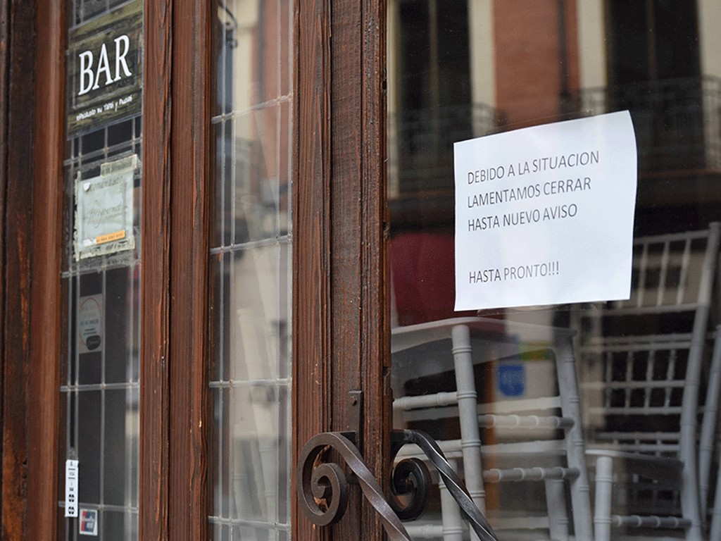 Negocio hostelero afectado por el cierre debido a la situación epidemiológica que vive la Comunidad. / ROCÍO PARDOS