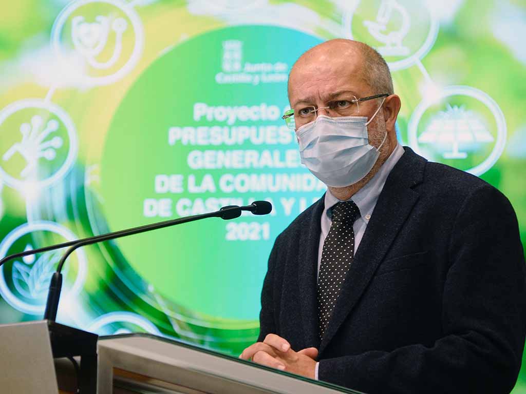 El vicepresidente de la Junta de Castilla y León, portavoz y consejero de Transparencia, Ordenación del Territorio y Acción Exterior, Francisco Igea , durante la presentación del proyecto de Ley de Presupuestos Generales de la Comunidad para 2021. EFE/NACHO GALLEGO