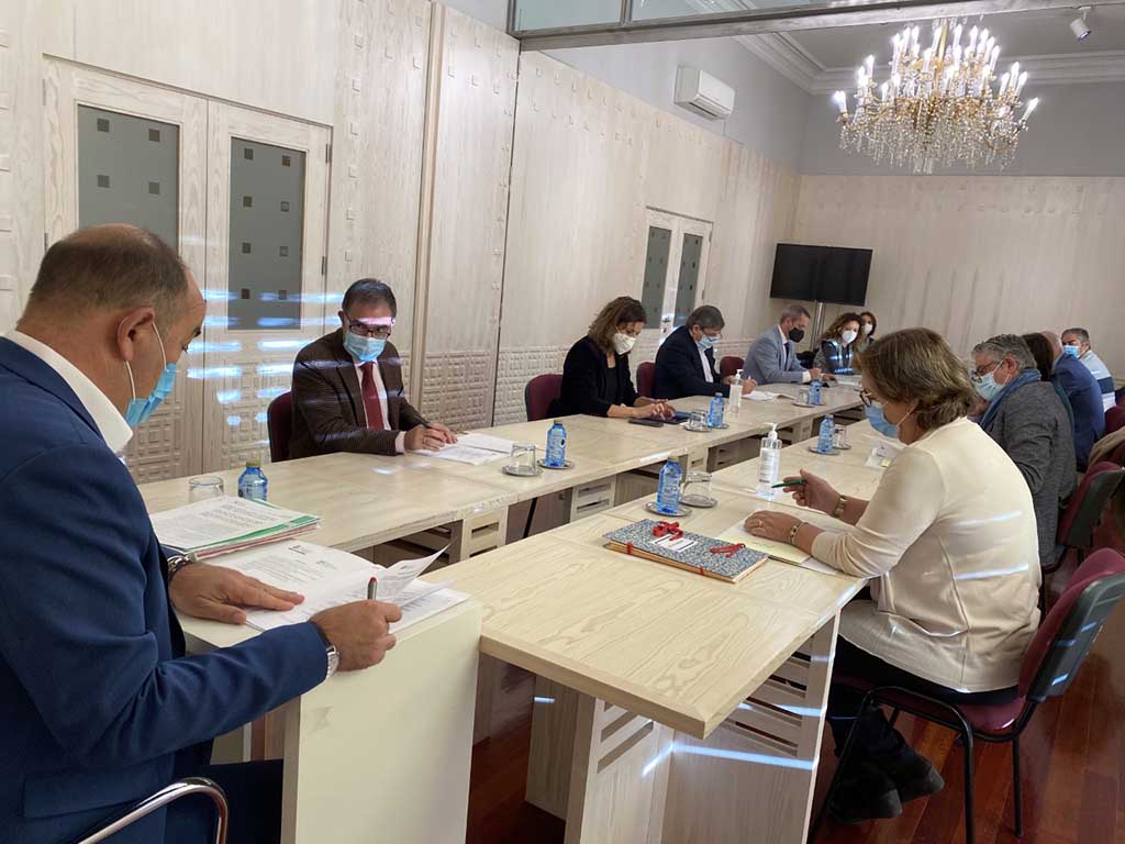 Junta de Gobierno de la Diputación Provincial, con el presidente Miguel Ángel de Vicente a la cabeza. / EL ADELANTADO