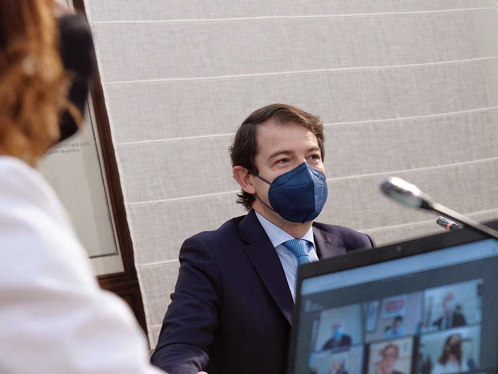 El presidente de la Junta de Castilla y León, Alfonso Fernández Mañueco, preside la reunión del Consejo del Diálogo Social. / EFE-NACHO GALLEGO