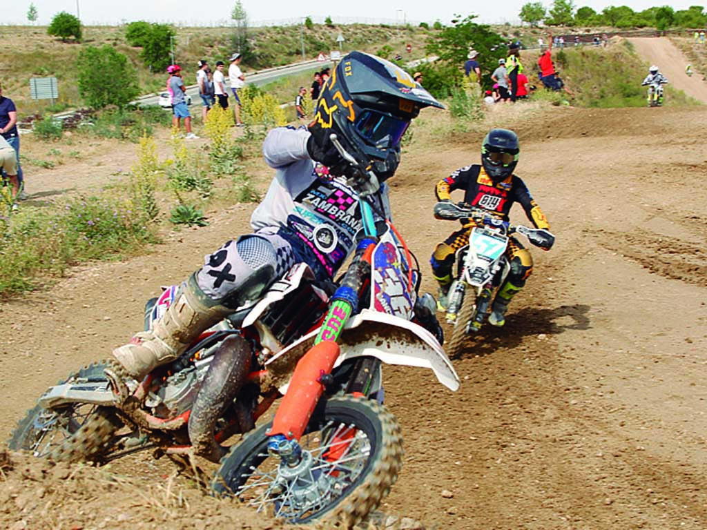 El acto, al ser al aire libre, permite la asistencia de público. / NEREA LLORENTE
