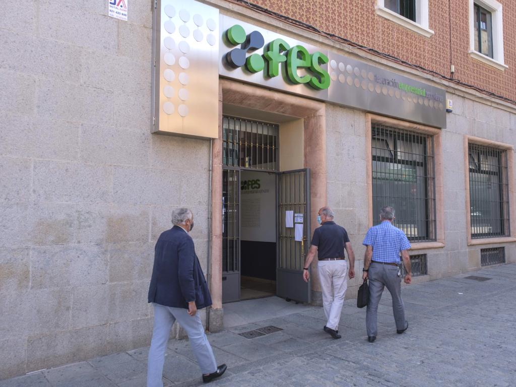 La Federación Empresarial Segoviana (FES) tiene su sede en la calle de los Coches. / KAMARERO