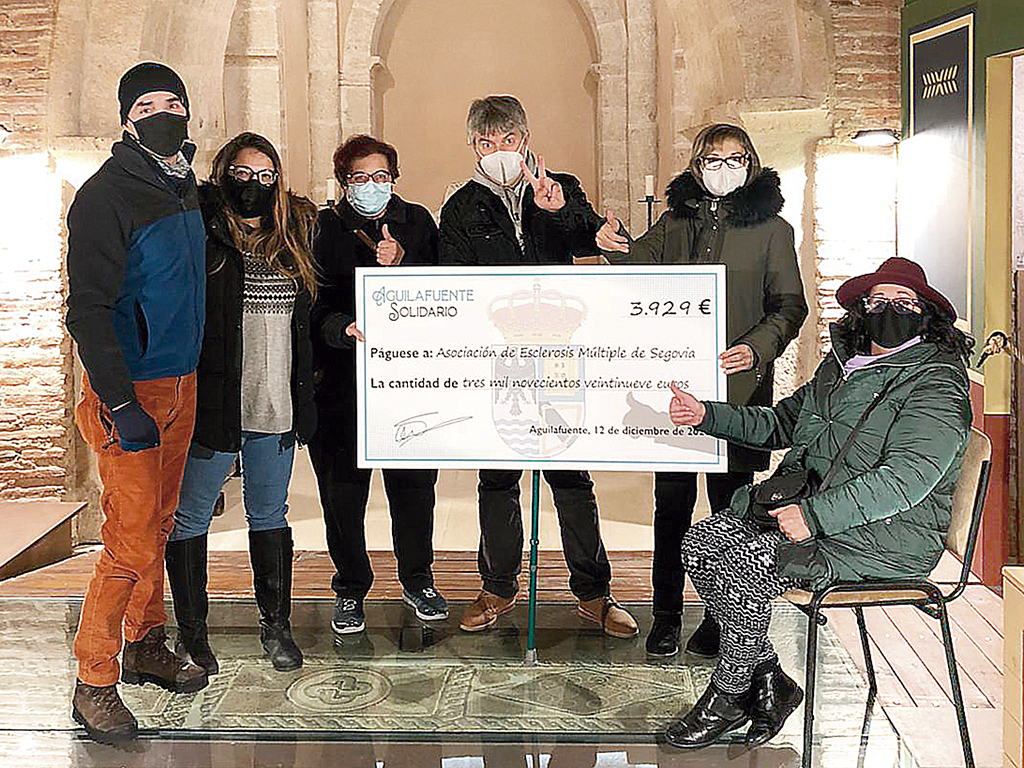 La Asociación Segoviana de Esclerosis Múltiple recibe una donación en Aguilafuente. / EL ADELANTADO