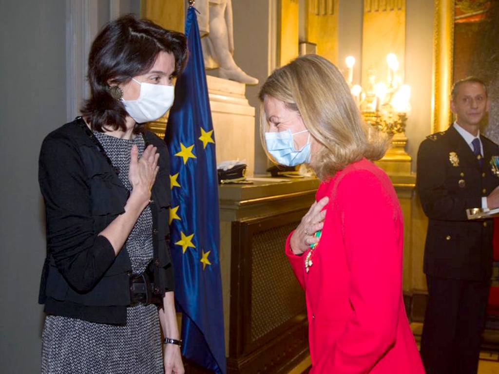 La presidenta del Senado, Pilar Llop, fue la encargada de imponer la medalla a la segoviana Isabel Abellán