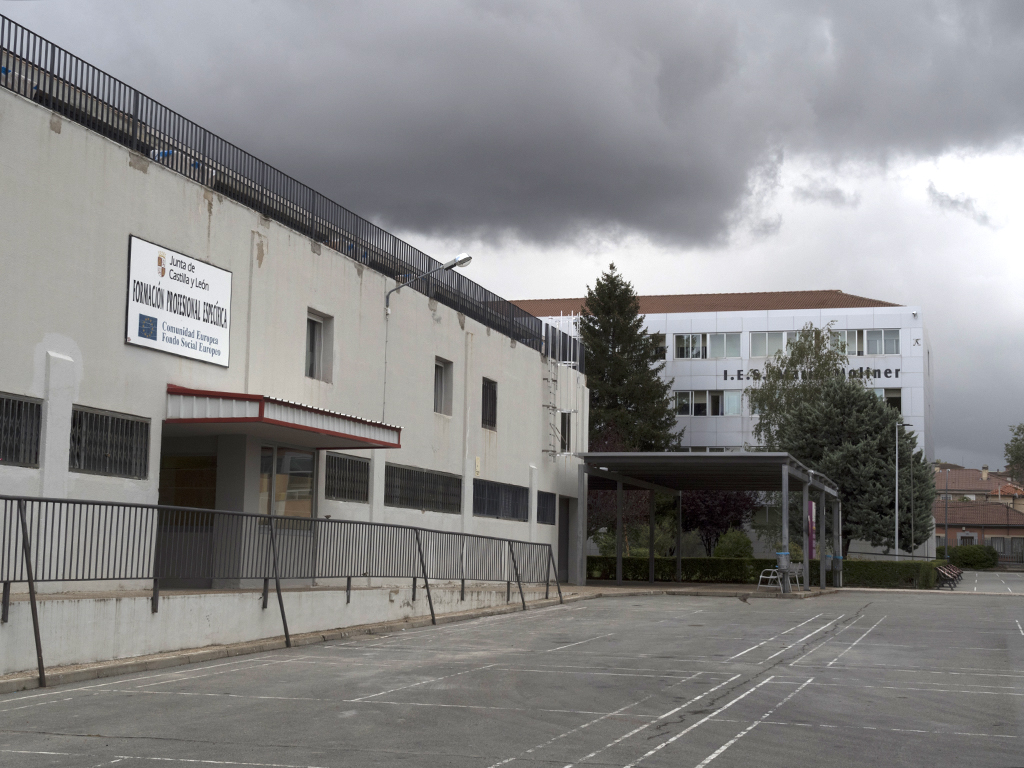 Centro de Educación Secundaria ‘María Moliner’ y su centro de Formación Profesional. / KAMARERO