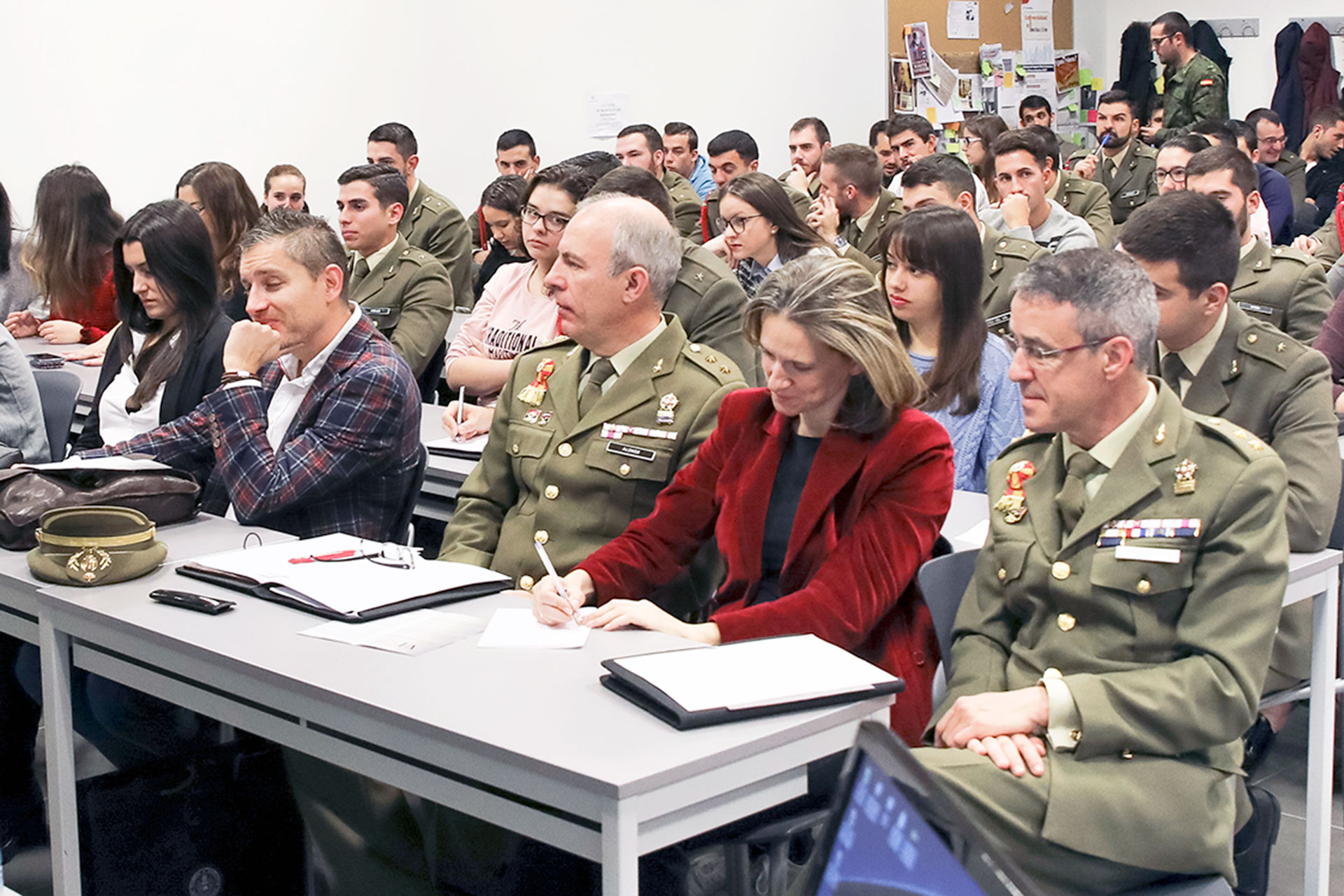 Las jornadas ‘Encuentros: Valores democráticos y Fuerzas Armadas’ se organizan desde 2012./ALBERTO MORALA