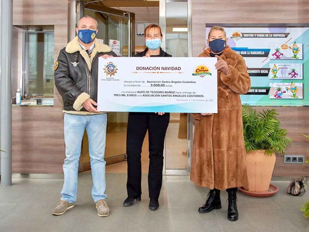 La empresa de Sanchonuño, El Campo, entrega una tonelada de maíz con fines benéficos 1 15 1 sanchonuno donacion