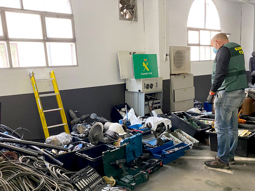 Material incautado en la ‘Operación Señal II’ que ha esclarecido doce delitos./ E. A.
