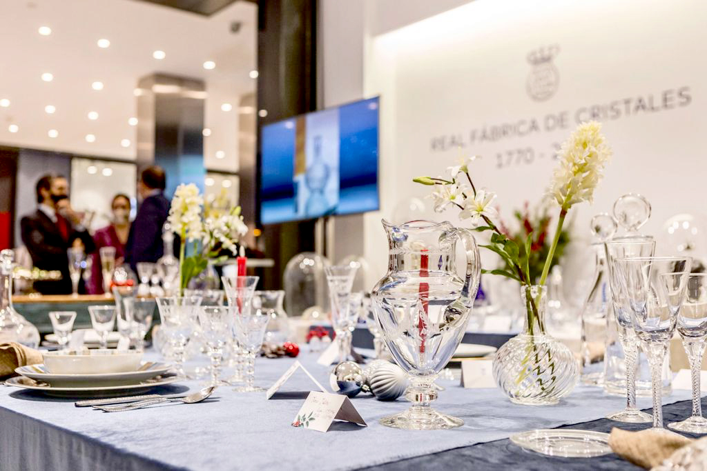 La tienda abierta en el Centro Comercial ABC de Serrano cuenta con las piezas más selectas del catálogo de la Real Fábrica. / EL ADELANTADO