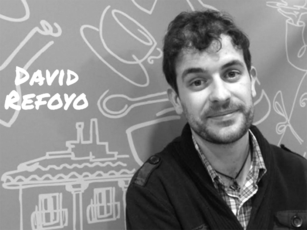 El autor (en la foto) y el libro del accésit.