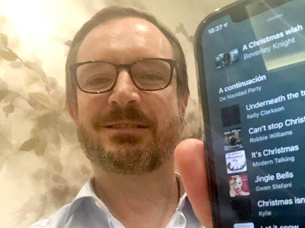 Javier Maroto muestra su playlist de Villancicos.