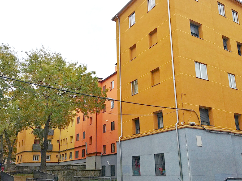 Fachadas de edificios del barrio de San José rehabilitadas en otras fases del ARU. / E. A.