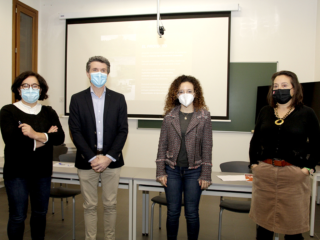 María Jose Gil, de Segovia Sur, Andrés Torquemada, Noemí Otero y la profesora Ana Teresa López. / Nerea Llorente