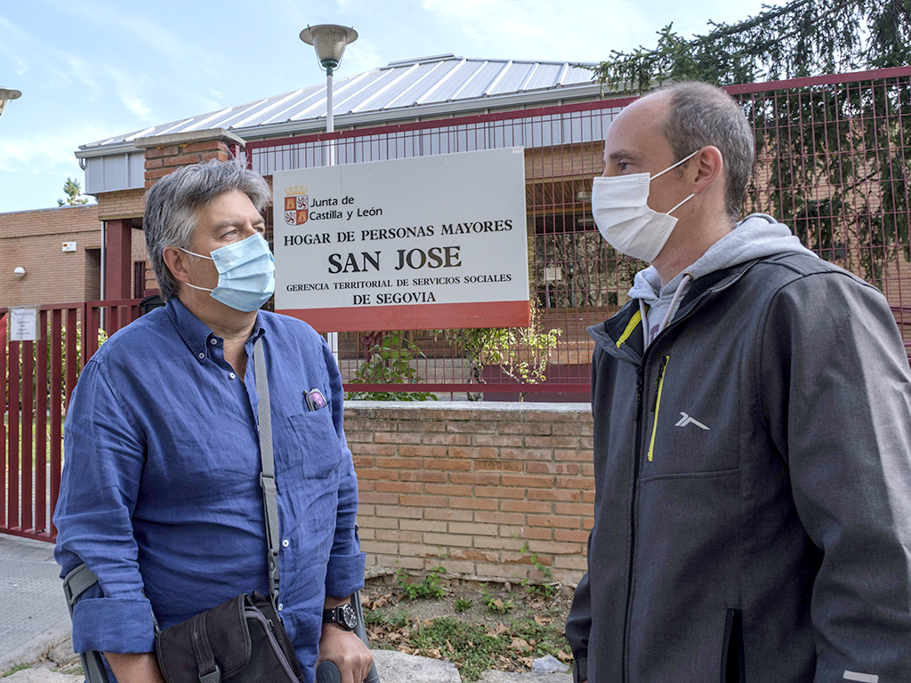 Dos directivos de la Asociación Segoviana de Esclerosis Múltiple. / KAMARERO