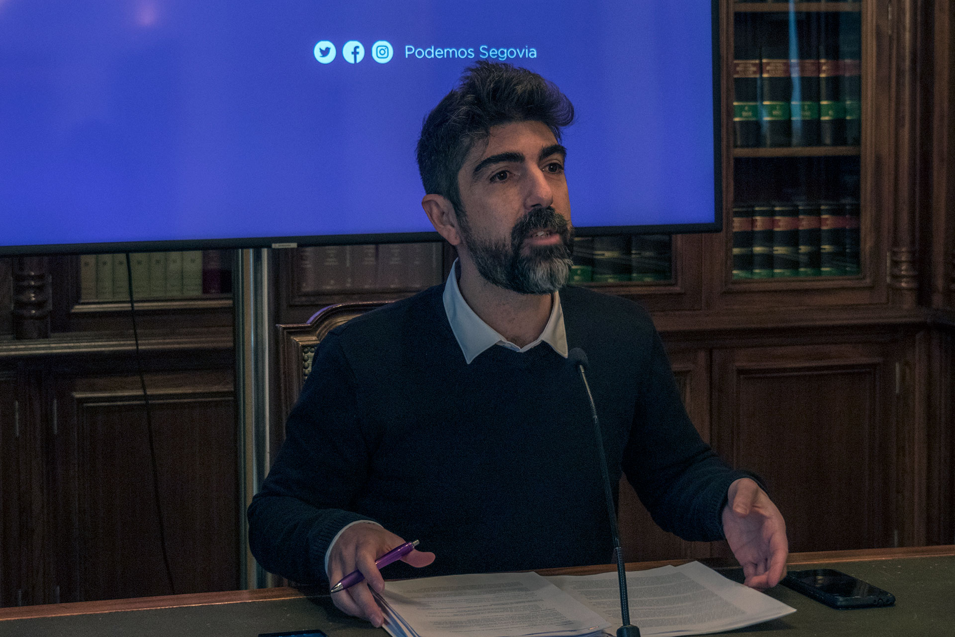 Guilllermo San Juan, portavoz de Podemos en el Ayuntamiento de Segovia y patrono de la Fundación Don Juan de Borbón. / Kamarero