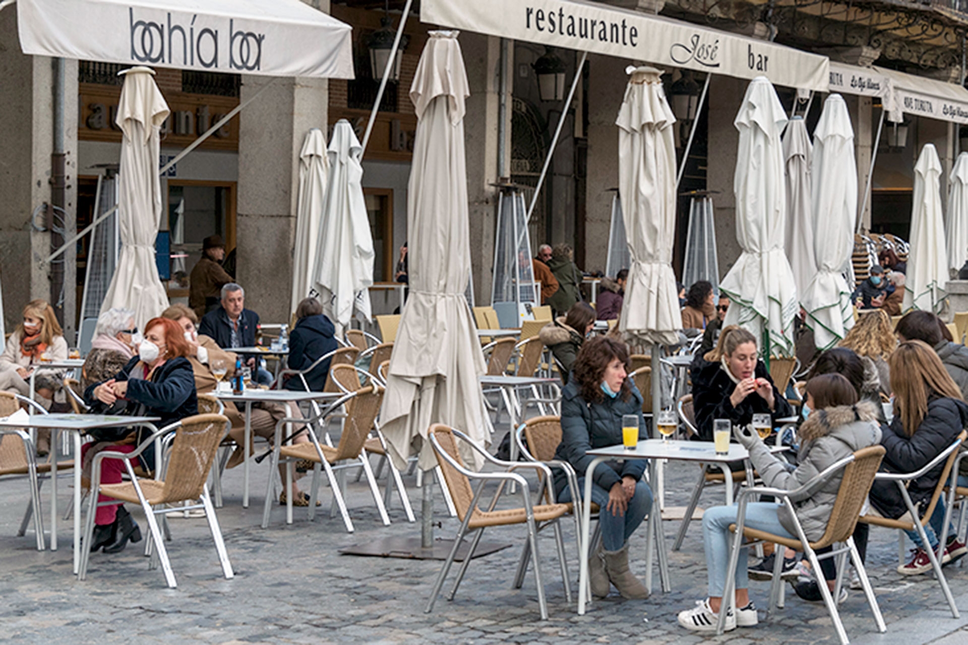 El cambio de nivel no afecta a la actividad en las terrazas. / KAMARERO