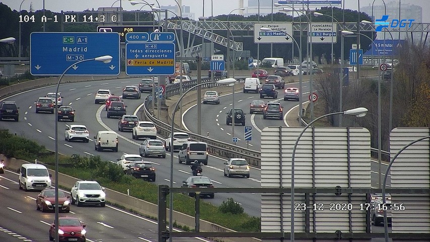Imagen de una de las cámaras de la DGT en la A-1. / DGT