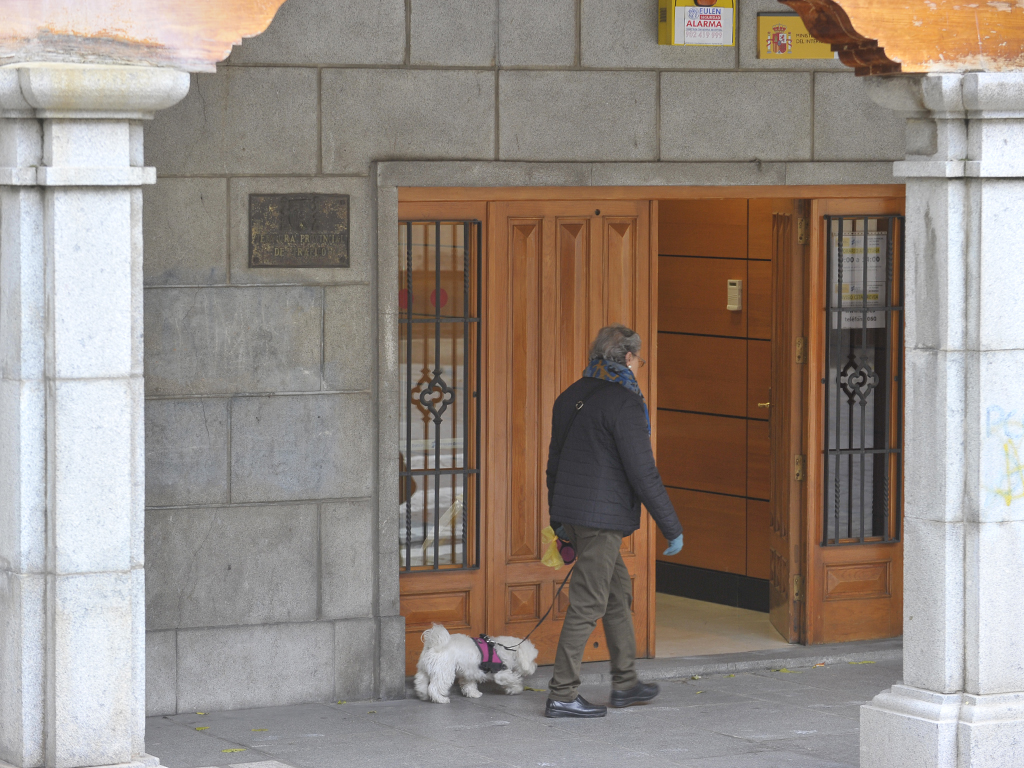 Las jefaturas provinciales ya no son esenciales para realizar determinadas tramitaciones. / KAMARERO