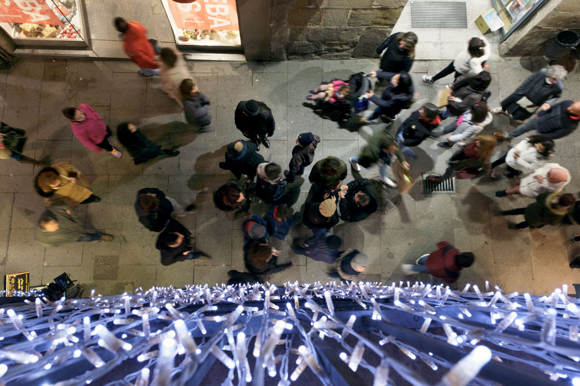 El periodo navideño vendrá marcado también por la pandemia de coronavirus. / KAMARERO