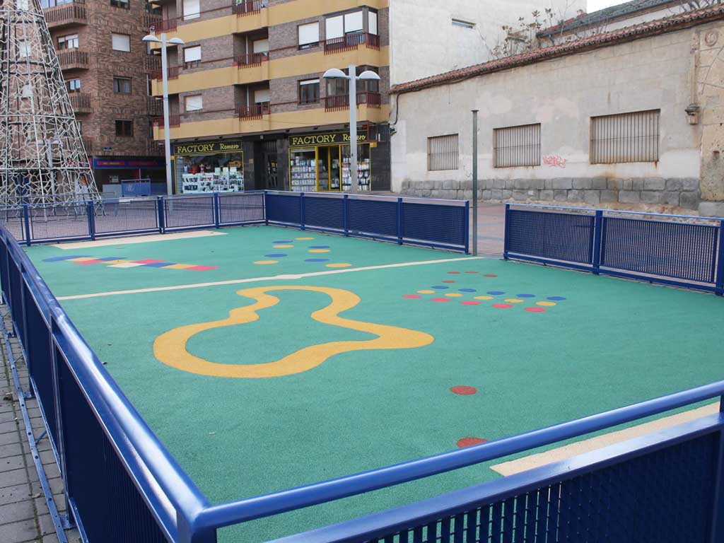 Espacio de juego en la plaza de José Zorrilla. / EL ADELANTADO