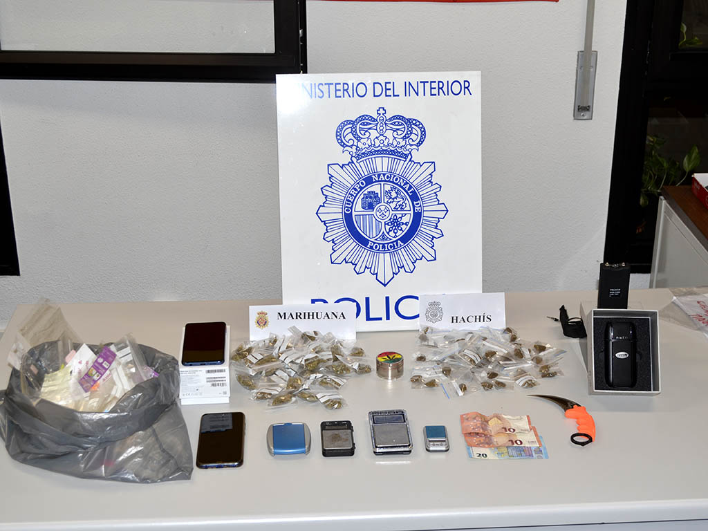 Contenido incautado en el domicilio del detenido. / EL ADELANTADO
