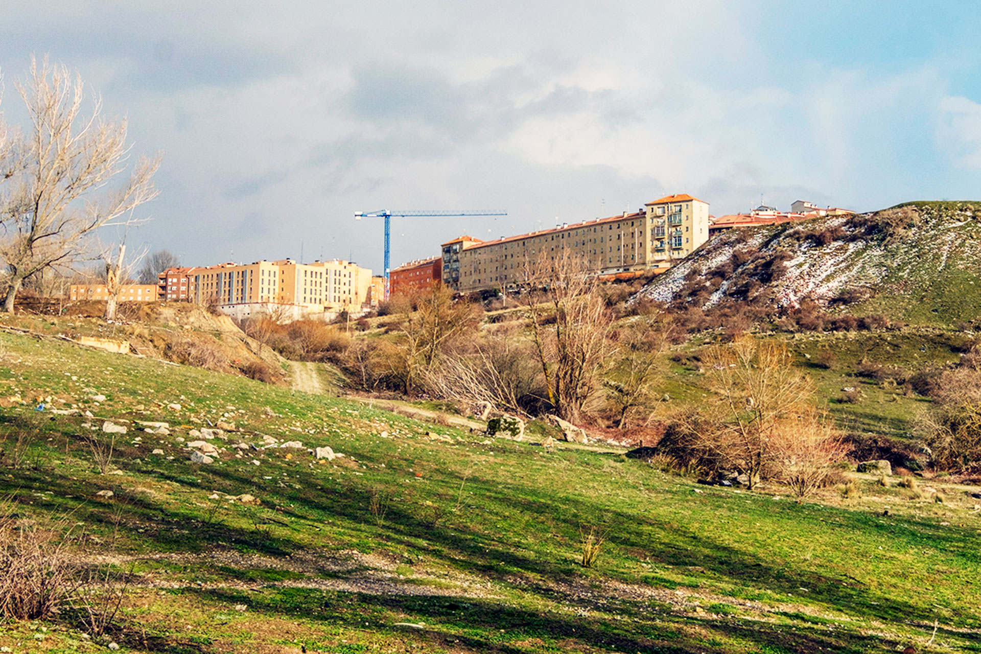 Las laderas del valle de Tejadilla dejarán de ser entornos degradados para transformarse en ejes del cambio en este entorno natural. / KAMARERO