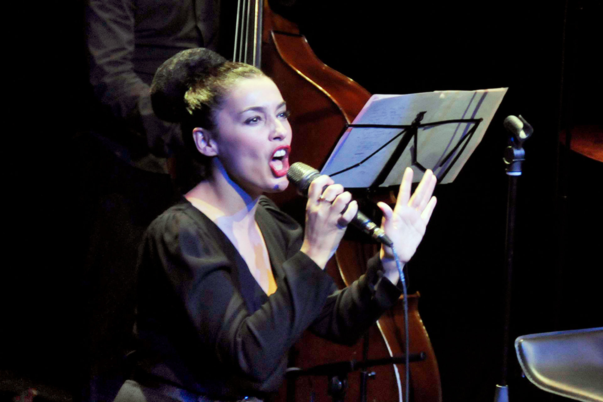 La cantante Yoio Cuesta durante su intervención en una edición de SegoJazz hace diez años.  / J. MARTÍN