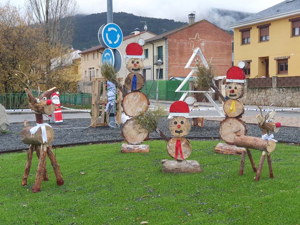Representación navideña en una rotonda de El Espinar. / E.R.