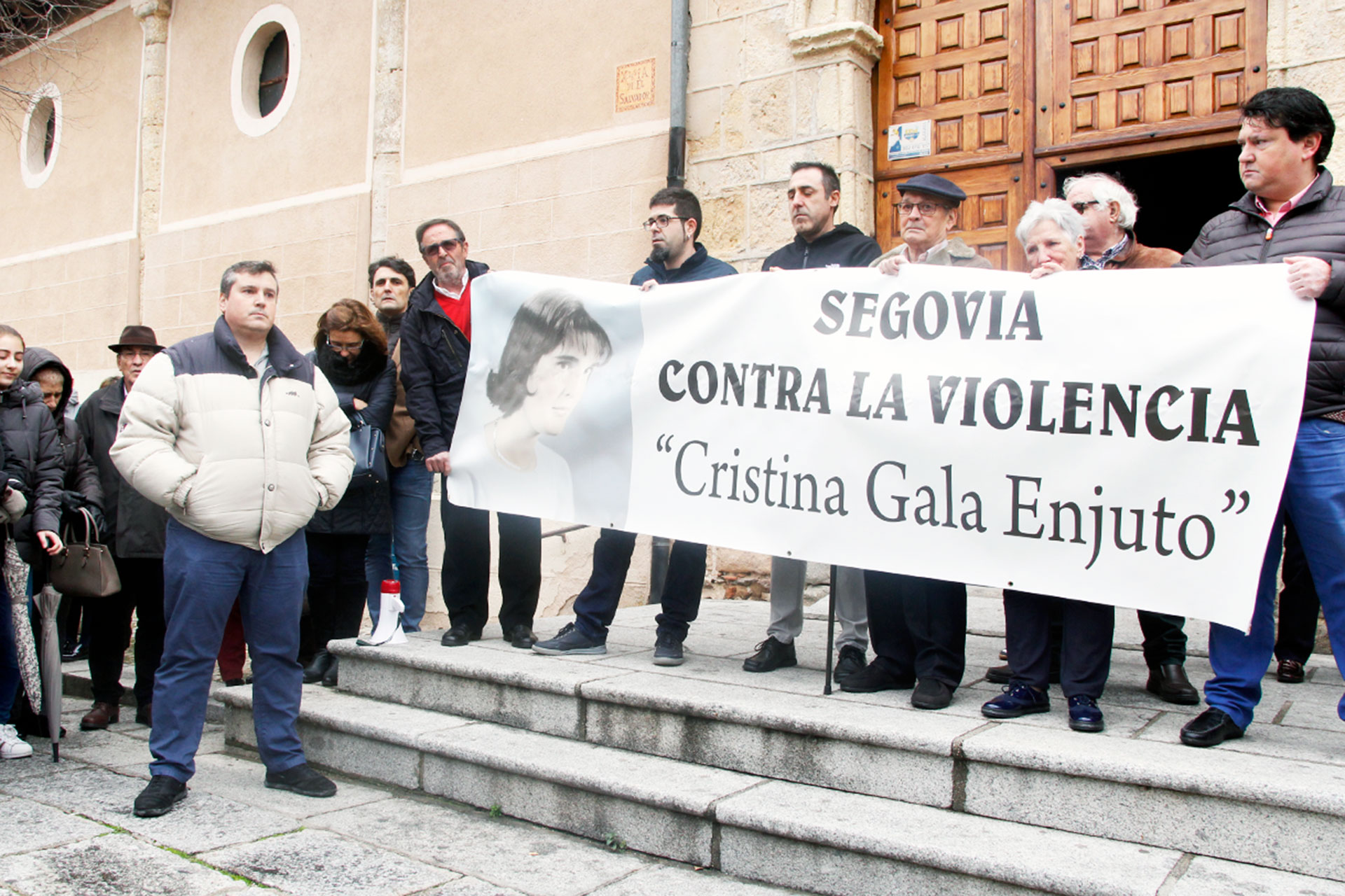 La familia de Cristina Gala recuerda a  la joven asesinada todos los años con una concentración. / NEREA LLORENTE