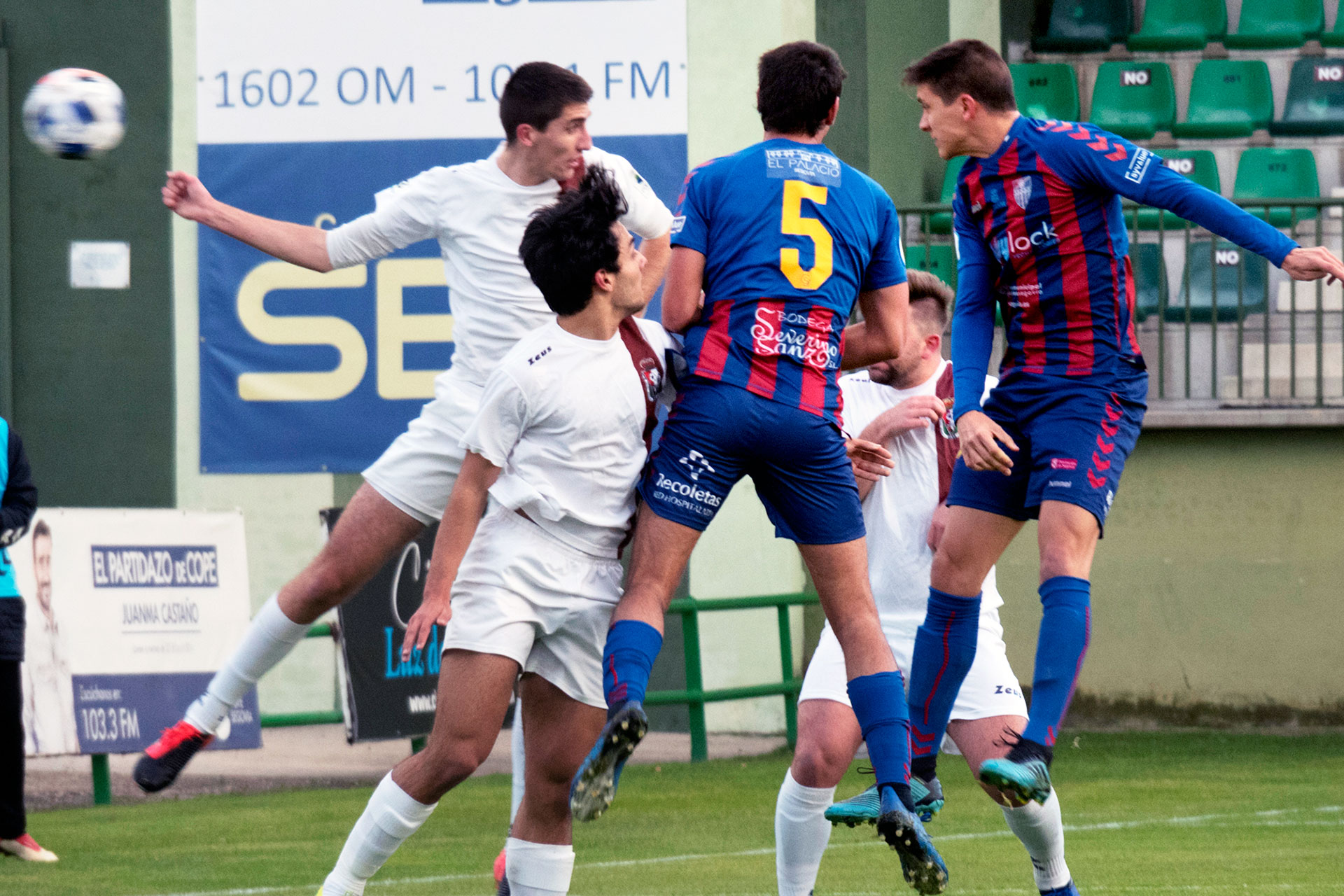 De esta manera consiguió Diego del Castillo el primero de los tres goles que anotó durante el partido que la Segoviana jugó frente al Real Burgos./ KAMARERO